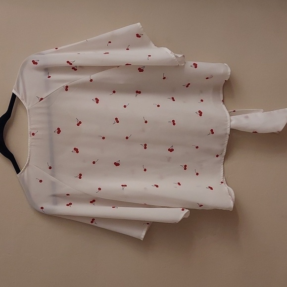 COMO VINTAGE Short Sleeve VNeck Cherry Print Pullover Top - Picture 8 of 10